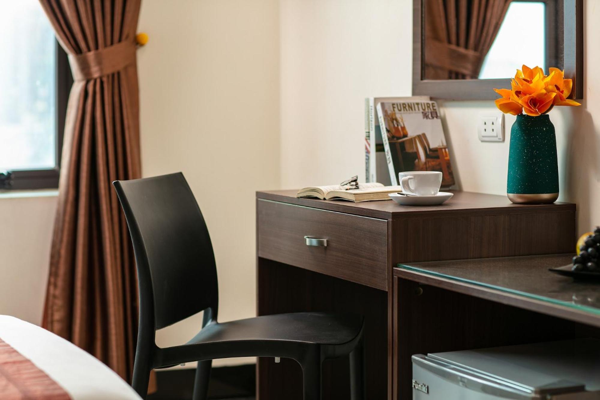 Nhan Hoa Hotel Hanoi Exterior photo